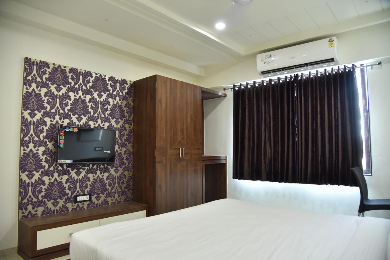 Hotel Savera Inn Morbi Εξωτερικό φωτογραφία