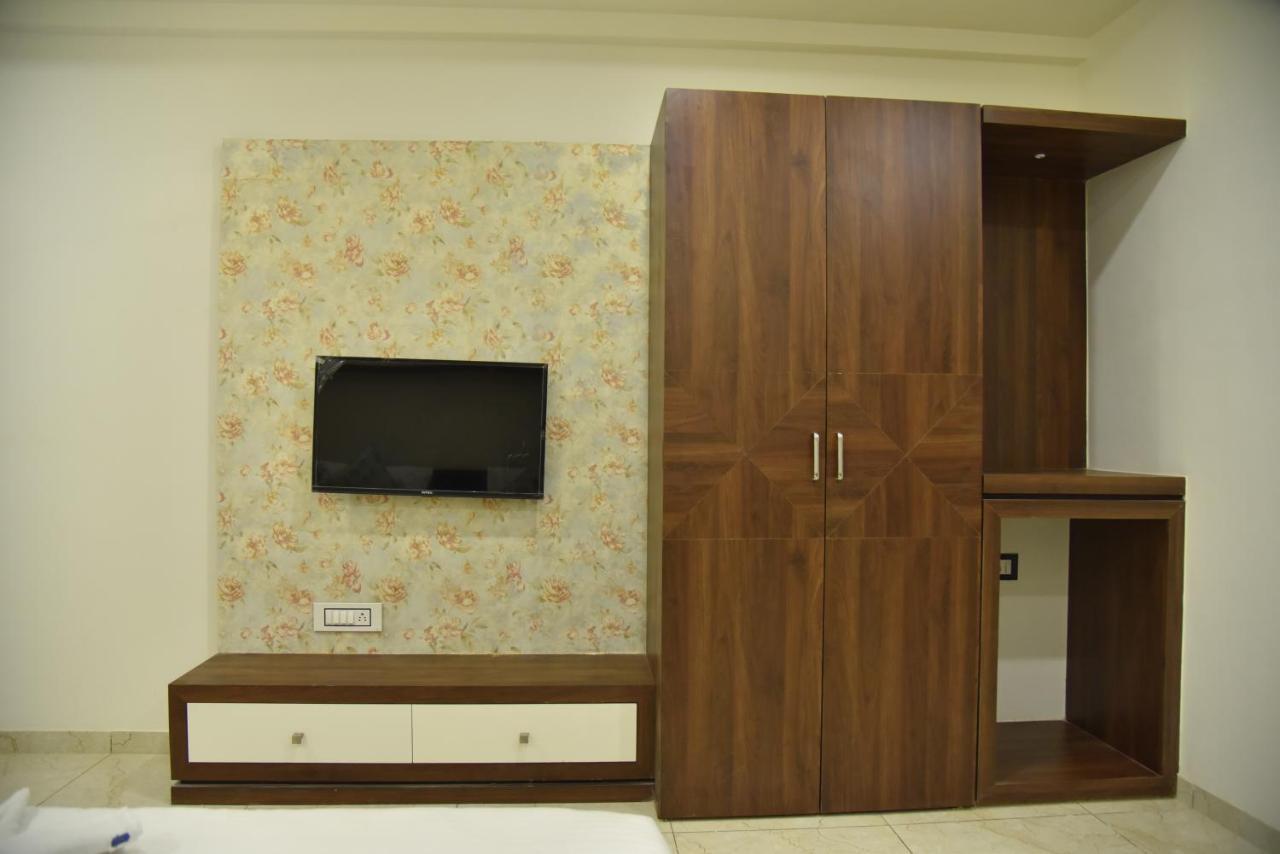 Hotel Savera Inn Morbi Εξωτερικό φωτογραφία