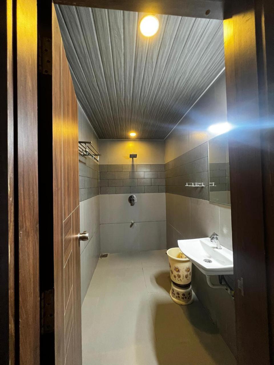 Hotel Savera Inn Morbi Εξωτερικό φωτογραφία